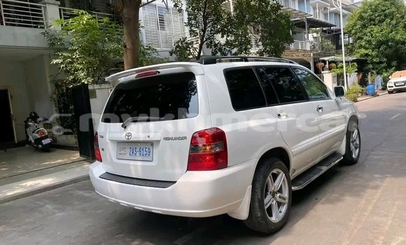 Buy Used Toyota Highlander White Car in Cheom Ksan in Preah Vihear Province Buy Used Toyota Highlander White Car in Cheom Ksan in Preah Vihear Province