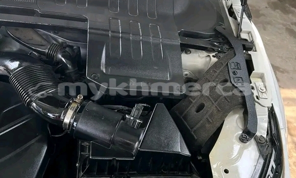 Buy Used Range Rover Range Rover White Car in Chbar Mon in Kampong Speu Province Buy Used Range Rover Range Rover White Car in Chbar Mon in Kampong Speu Province