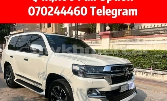 Buy Used Toyota Land Cruiser White Car in Cheom Ksan in Preah Vihear Province Buy Used Toyota Land Cruiser White Car in Cheom Ksan in Preah Vihear Province