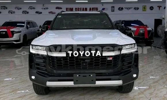 Buy Used Toyota Land Cruiser Black Car in Chbar Mon in Kampong Speu Province Buy Used Toyota Land Cruiser Black Car in Chbar Mon in Kampong Speu Province