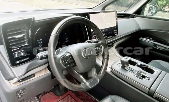 Buy Used Lexus LX 570 White Car in Chbar Mon in Kampong Speu Province Buy Used Lexus LX 570 White Car in Chbar Mon in Kampong Speu Province