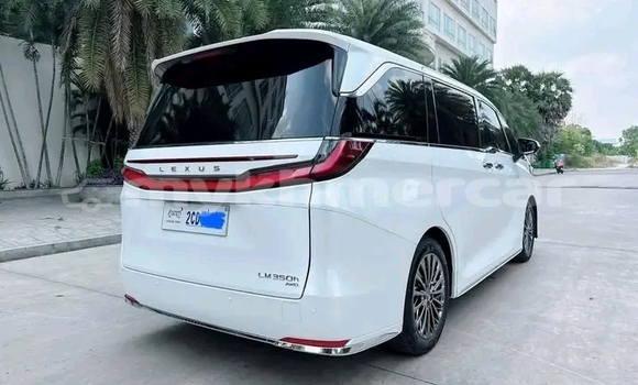 Buy Used Lexus LX 570 White Car in Chbar Mon in Kampong Speu Province Buy Used Lexus LX 570 White Car in Chbar Mon in Kampong Speu Province