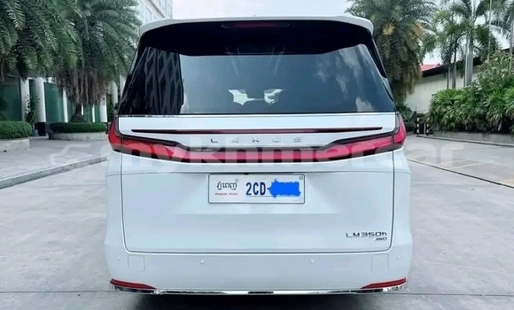Buy Used Lexus LX 570 White Car in Chbar Mon in Kampong Speu Province Buy Used Lexus LX 570 White Car in Chbar Mon in Kampong Speu Province