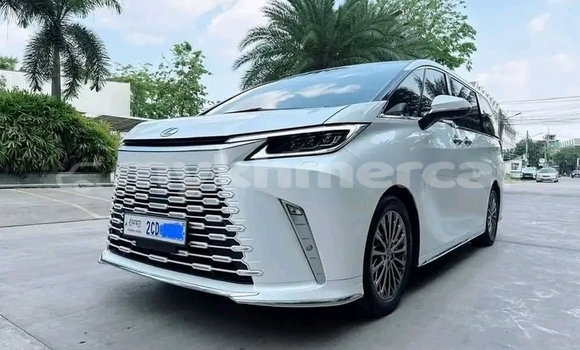 Buy Used Lexus LX 570 White Car in Chbar Mon in Kampong Speu Province Buy Used Lexus LX 570 White Car in Chbar Mon in Kampong Speu Province