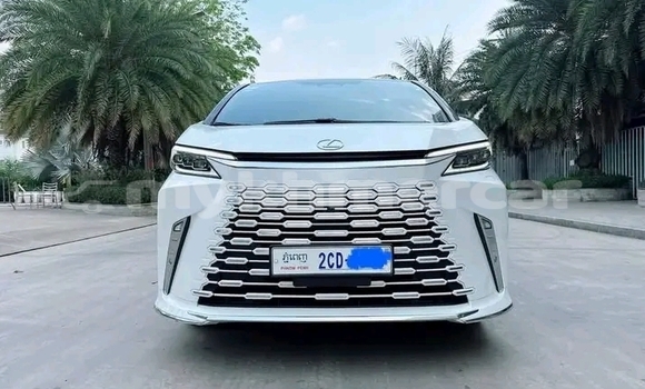 Buy Used Lexus LX 570 White Car in Chbar Mon in Kampong Speu Province Buy Used Lexus LX 570 White Car in Chbar Mon in Kampong Speu Province