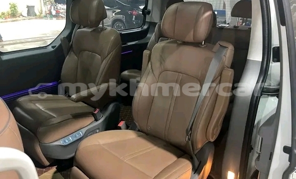 Buy Used Hyundai Starex White Car in Chbar Mon in Kampong Speu Province Buy Used Hyundai Starex White Car in Chbar Mon in Kampong Speu Province