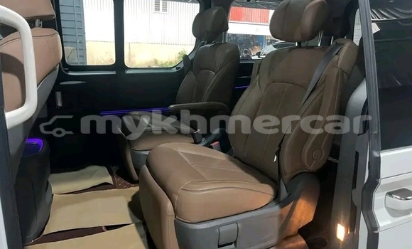 Buy Used Hyundai Starex White Car in Chbar Mon in Kampong Speu Province Buy Used Hyundai Starex White Car in Chbar Mon in Kampong Speu Province