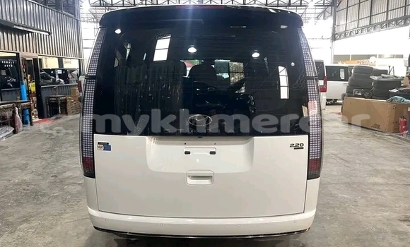 Buy Used Hyundai Starex White Car in Chbar Mon in Kampong Speu Province Buy Used Hyundai Starex White Car in Chbar Mon in Kampong Speu Province