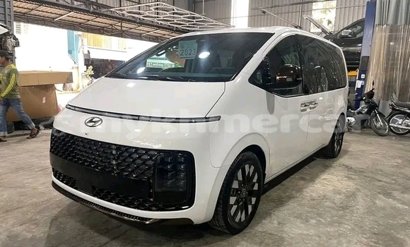 Buy Used Hyundai Starex White Car in Chbar Mon in Kampong Speu Province Buy Used Hyundai Starex White Car in Chbar Mon in Kampong Speu Province