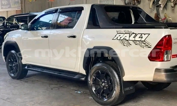 Buy Used Toyota Hilux White Car in Chbar Mon in Kampong Speu Province Buy Used Toyota Hilux White Car in Chbar Mon in Kampong Speu Province