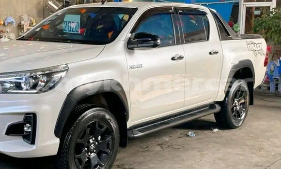 Buy Used Toyota Hilux White Car in Chbar Mon in Kampong Speu Province Buy Used Toyota Hilux White Car in Chbar Mon in Kampong Speu Province