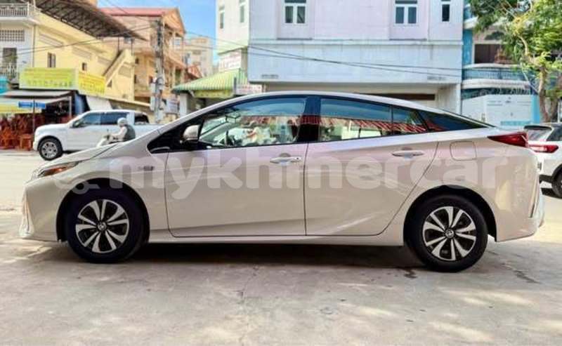 Big with watermark toyota prius svay rieng province bavet 9300