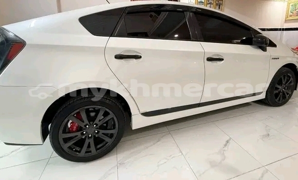 Buy Used Toyota Prius White Car in Chbar Mon in Kampong Speu Province Buy Used Toyota Prius White Car in Chbar Mon in Kampong Speu Province