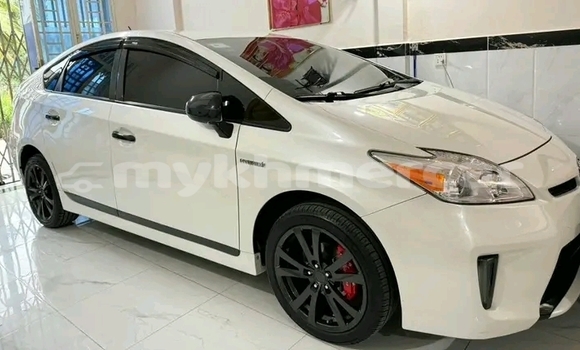 Buy Used Toyota Prius White Car in Chbar Mon in Kampong Speu Province Buy Used Toyota Prius White Car in Chbar Mon in Kampong Speu Province