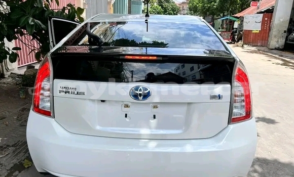 Buy Used Toyota Prius White Car in Chbar Mon in Kampong Speu Province Buy Used Toyota Prius White Car in Chbar Mon in Kampong Speu Province