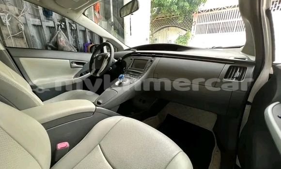 Buy Used Toyota Prius White Car in Chbar Mon in Kampong Speu Province Buy Used Toyota Prius White Car in Chbar Mon in Kampong Speu Province