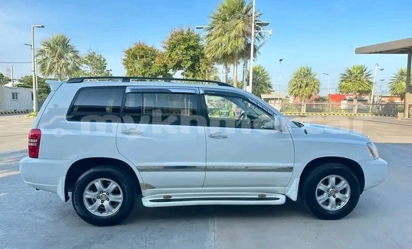 Buy Used Toyota Highlander White Car in Chbar Mon in Kampong Speu Province Buy Used Toyota Highlander White Car in Chbar Mon in Kampong Speu Province