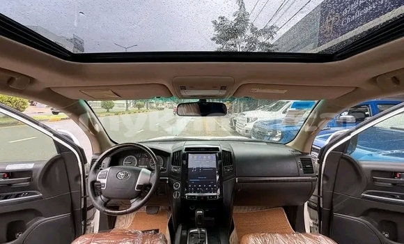 Buy Used Toyota Land Cruiser White Car in Khemarak Phoumin in Koh Kong Province Buy Used Toyota Land Cruiser White Car in Khemarak Phoumin in Koh Kong Province