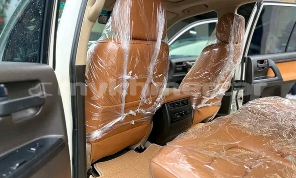 Buy Used Toyota Land Cruiser White Car in Khemarak Phoumin in Koh Kong Province Buy Used Toyota Land Cruiser White Car in Khemarak Phoumin in Koh Kong Province