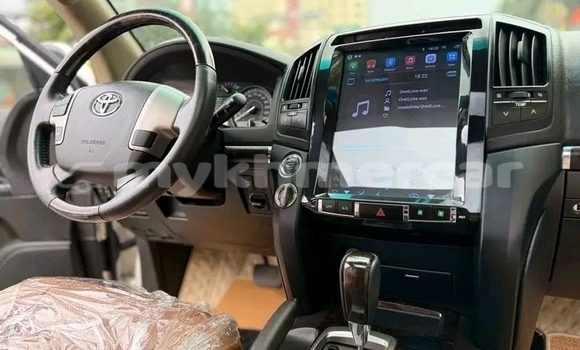 Buy Used Toyota Land Cruiser White Car in Khemarak Phoumin in Koh Kong Province Buy Used Toyota Land Cruiser White Car in Khemarak Phoumin in Koh Kong Province