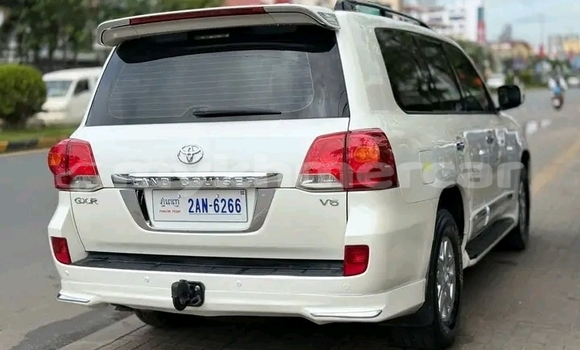 Buy Used Toyota Land Cruiser White Car in Khemarak Phoumin in Koh Kong Province Buy Used Toyota Land Cruiser White Car in Khemarak Phoumin in Koh Kong Province