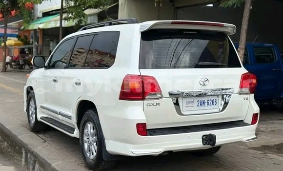 Buy Used Toyota Land Cruiser White Car in Khemarak Phoumin in Koh Kong Province Buy Used Toyota Land Cruiser White Car in Khemarak Phoumin in Koh Kong Province