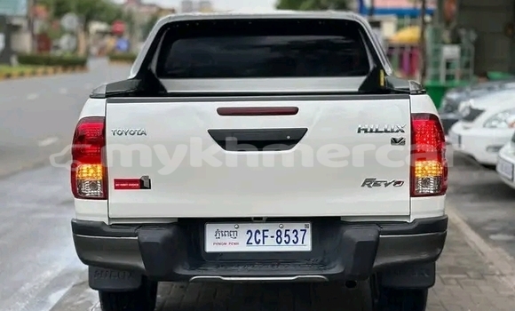 Buy Used Toyota Hiluxe Revo White Car in Chbar Mon in Kampong Speu Province Buy Used Toyota Hiluxe Revo White Car in Chbar Mon in Kampong Speu Province