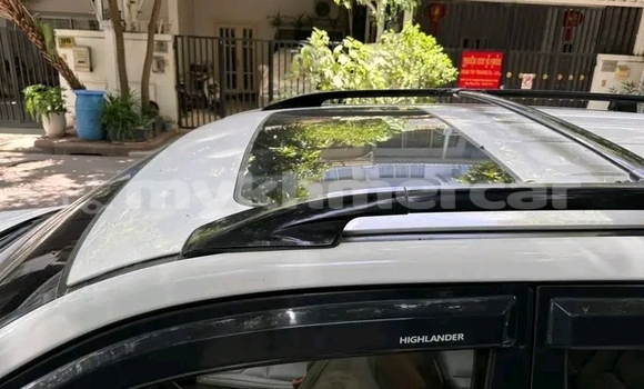 Buy Used Toyota Highlander White Car in Oudong in Kampong Speu Province Buy Used Toyota Highlander White Car in Oudong in Kampong Speu Province