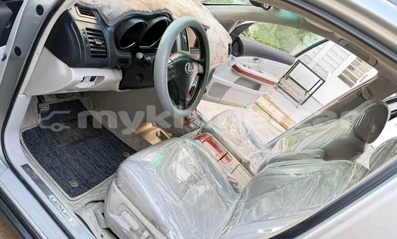 Buy Used Lexus RX 330 White Car in Chbar Mon in Kampong Speu Province Buy Used Lexus RX 330 White Car in Chbar Mon in Kampong Speu Province