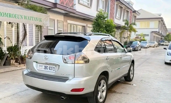 Buy Used Lexus RX 330 White Car in Chbar Mon in Kampong Speu Province Buy Used Lexus RX 330 White Car in Chbar Mon in Kampong Speu Province
