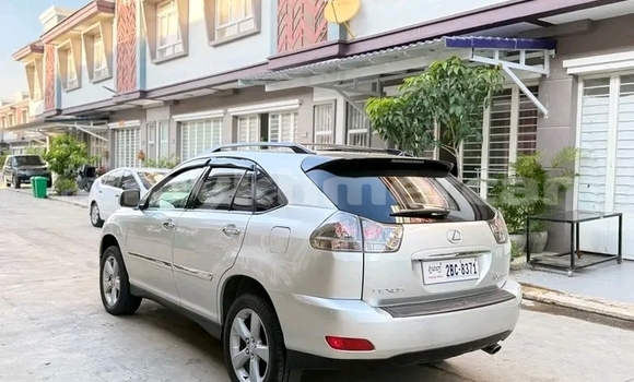 Buy Used Lexus RX 330 White Car in Chbar Mon in Kampong Speu Province Buy Used Lexus RX 330 White Car in Chbar Mon in Kampong Speu Province