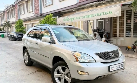 Buy Used Lexus RX 330 White Car in Chbar Mon in Kampong Speu Province Buy Used Lexus RX 330 White Car in Chbar Mon in Kampong Speu Province