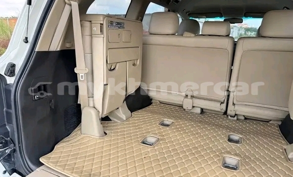 Buy Used Toyota Land Cruiser White Car in Chbar Mon in Kampong Speu Province Buy Used Toyota Land Cruiser White Car in Chbar Mon in Kampong Speu Province