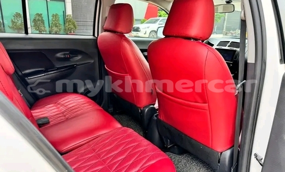 Buy Used Toyota Sequoia White Car in Chbar Mon in Kampong Speu Province Buy Used Toyota Sequoia White Car in Chbar Mon in Kampong Speu Province