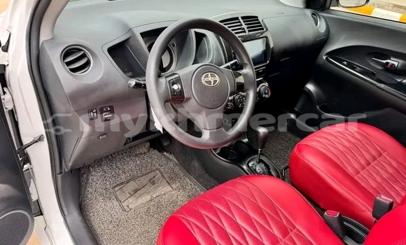 Buy Used Toyota Sequoia White Car in Chbar Mon in Kampong Speu Province Buy Used Toyota Sequoia White Car in Chbar Mon in Kampong Speu Province