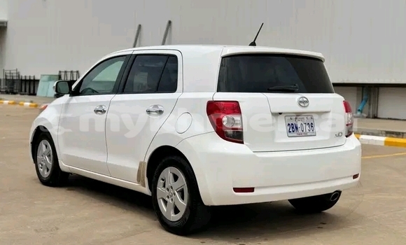 Buy Used Toyota Sequoia White Car in Chbar Mon in Kampong Speu Province Buy Used Toyota Sequoia White Car in Chbar Mon in Kampong Speu Province