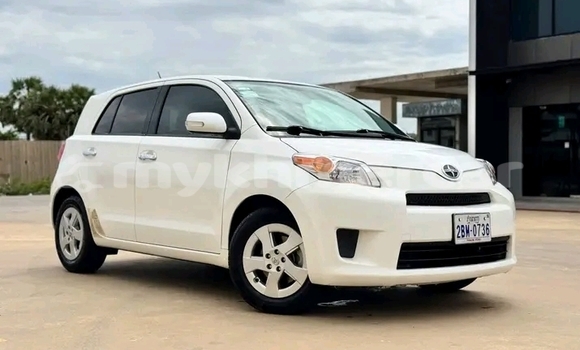 Buy Used Toyota Sequoia White Car in Chbar Mon in Kampong Speu Province Buy Used Toyota Sequoia White Car in Chbar Mon in Kampong Speu Province