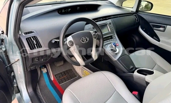 Buy Used Toyota Prius Blue Car in Chbar Mon in Kampong Speu Province Buy Used Toyota Prius Blue Car in Chbar Mon in Kampong Speu Province