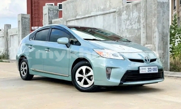 Buy Used Toyota Prius Blue Car in Chbar Mon in Kampong Speu Province Buy Used Toyota Prius Blue Car in Chbar Mon in Kampong Speu Province