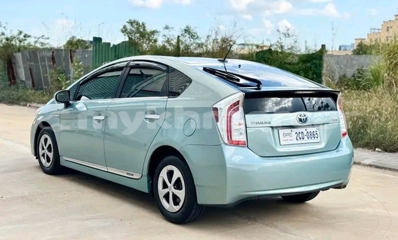 Buy Used Toyota Prius Blue Car in Chbar Mon in Kampong Speu Province Buy Used Toyota Prius Blue Car in Chbar Mon in Kampong Speu Province