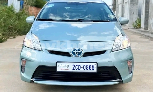 Buy Used Toyota Prius Blue Car in Chbar Mon in Kampong Speu Province Buy Used Toyota Prius Blue Car in Chbar Mon in Kampong Speu Province