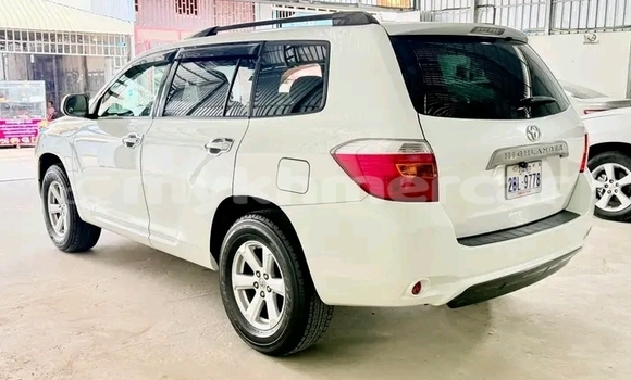 Buy Used Toyota Highlander White Car in Chbar Mon in Kampong Speu Province Buy Used Toyota Highlander White Car in Chbar Mon in Kampong Speu Province