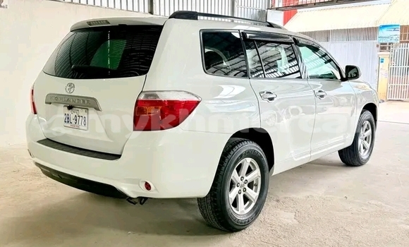 Buy Used Toyota Highlander White Car in Chbar Mon in Kampong Speu Province Buy Used Toyota Highlander White Car in Chbar Mon in Kampong Speu Province