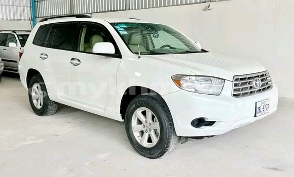 Buy Used Toyota Highlander White Car in Chbar Mon in Kampong Speu Province Buy Used Toyota Highlander White Car in Chbar Mon in Kampong Speu Province