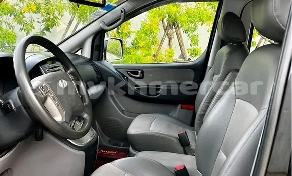 Buy Used Hyundai Starex Black Car in Chbar Mon in Kampong Speu Province Buy Used Hyundai Starex Black Car in Chbar Mon in Kampong Speu Province