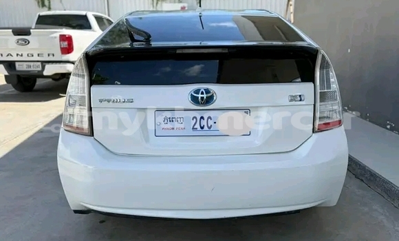 Buy Used Toyota Prius Alpha White Car in Chbar Mon in Kampong Speu Province Buy Used Toyota Prius Alpha White Car in Chbar Mon in Kampong Speu Province