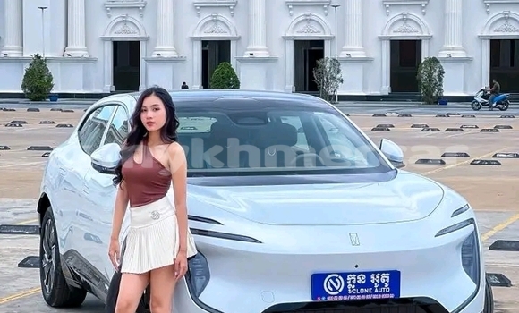 Buy Used Range Rover Range Rover White Car in Chbar Mon in Kampong Speu Province Buy Used Range Rover Range Rover White Car in Chbar Mon in Kampong Speu Province