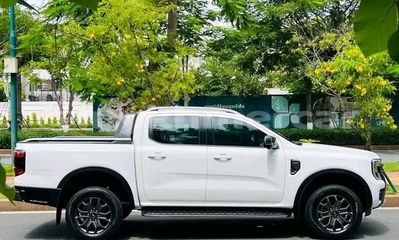 Buy Used Ford Windstar White Car in Chbar Mon in Kampong Speu Province Buy Used Ford Windstar White Car in Chbar Mon in Kampong Speu Province