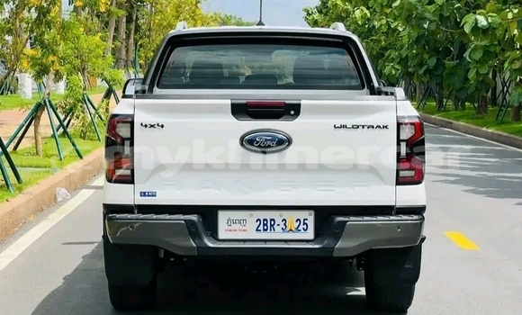 Buy Used Ford Windstar White Car in Chbar Mon in Kampong Speu Province Buy Used Ford Windstar White Car in Chbar Mon in Kampong Speu Province