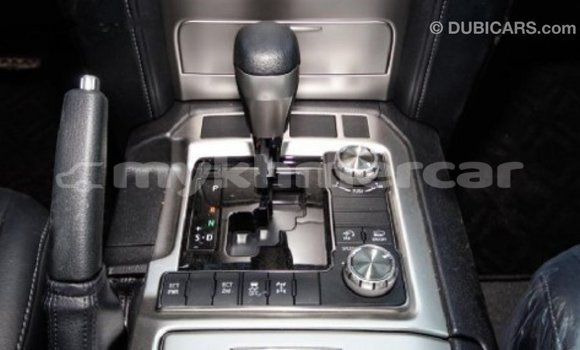 Acheter Import Voiture Toyota Land Cruiser Blanc à Import - Dubai, Kampot Province Acheter Import Voiture Toyota Land Cruiser Blanc à Import - Dubai, Kampot Province